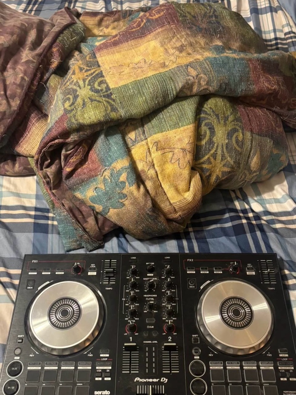 PIONEER Black and Silver DDJ-Style Portable DJ Controller - Picture 3 of 5